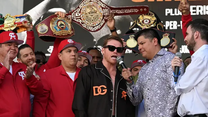 Canelo Álvarez 'minimiza' la carrera de Benavidez: 'Se cree Superman y ni siquiera es campeón'