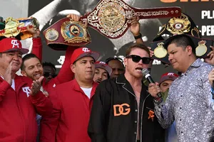Canelo Álvarez 'minimiza' la carrera de Benavidez: 'Se cree Superman y ni siquiera es campeón'