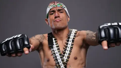 Edgar Chairez vive noche de ensueño con triunfo con dedicatoria y encuentro con su ídolo