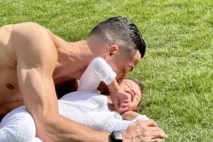 ¡Ese es mi Comandante! Cristiano Ronaldo se luce con gran propina en un hotel