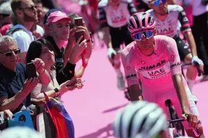 Isaac del Toro se mantiene líder del Giro de Italia tras quedar segundo en la Etapa 11