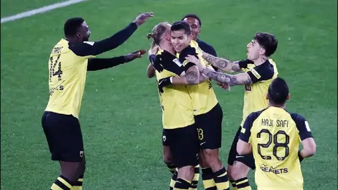 AEK de Orbelín Pineda concluye la fase regular y busca el título de liga en Grecia