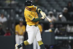 Cuadrangular de Luis Urías no evitó la derrota de los Athletics ante los Rangers