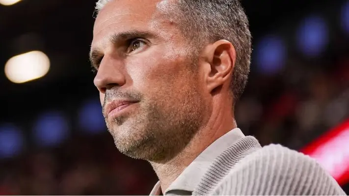 Feyenoord confirma a Robin Van Persie como nuevo director técnico