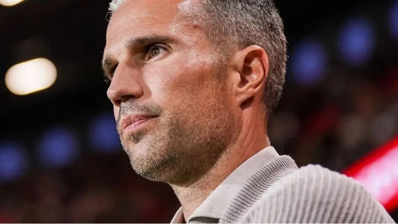 Feyenoord confirma a Robin Van Persie como nuevo director técnico