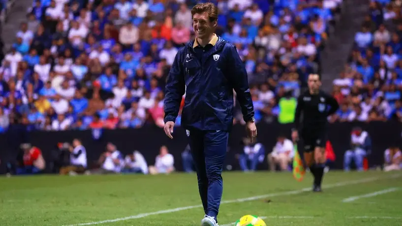 Auxiliar técnico de Pumas no quiso polémica: "Creo en la buena fe de los árbitros"