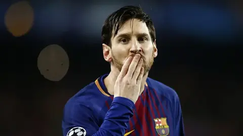 ¡Rompe corazones Blaugranas! Messi pisa playera del Barcelona antes de un encuentro
