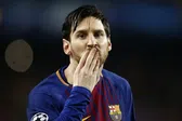 ¡Rompe corazones Blaugranas! Messi pisa playera del Barcelona antes de un encuentro