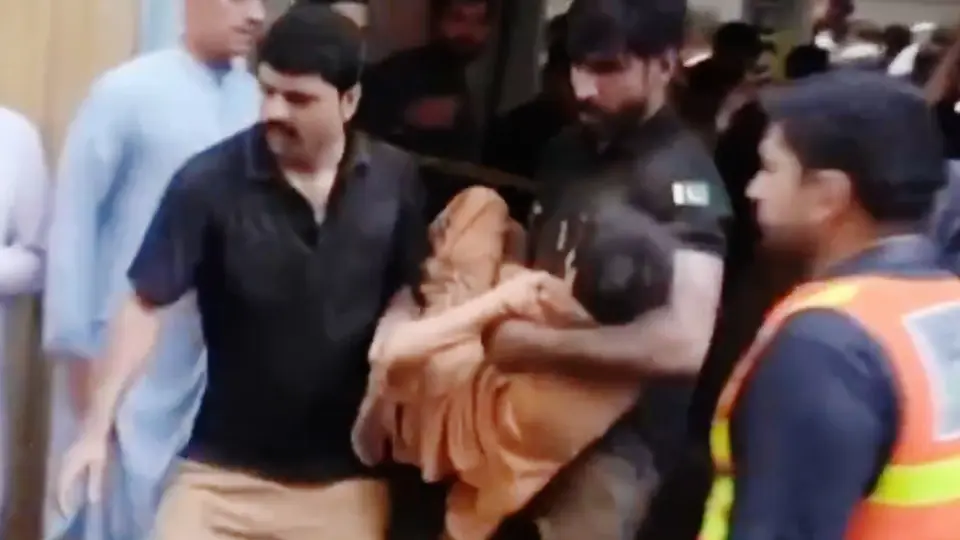 VIDEO: Derrumbe de escuela deja 35 muertos, entre ellos 34 estudiantes y una maestra