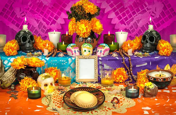 El calendario de Día de Muertos 2026 señala las fechas en que se recuerda a niños, adultos y mascotas fallecidas./ Pixabay