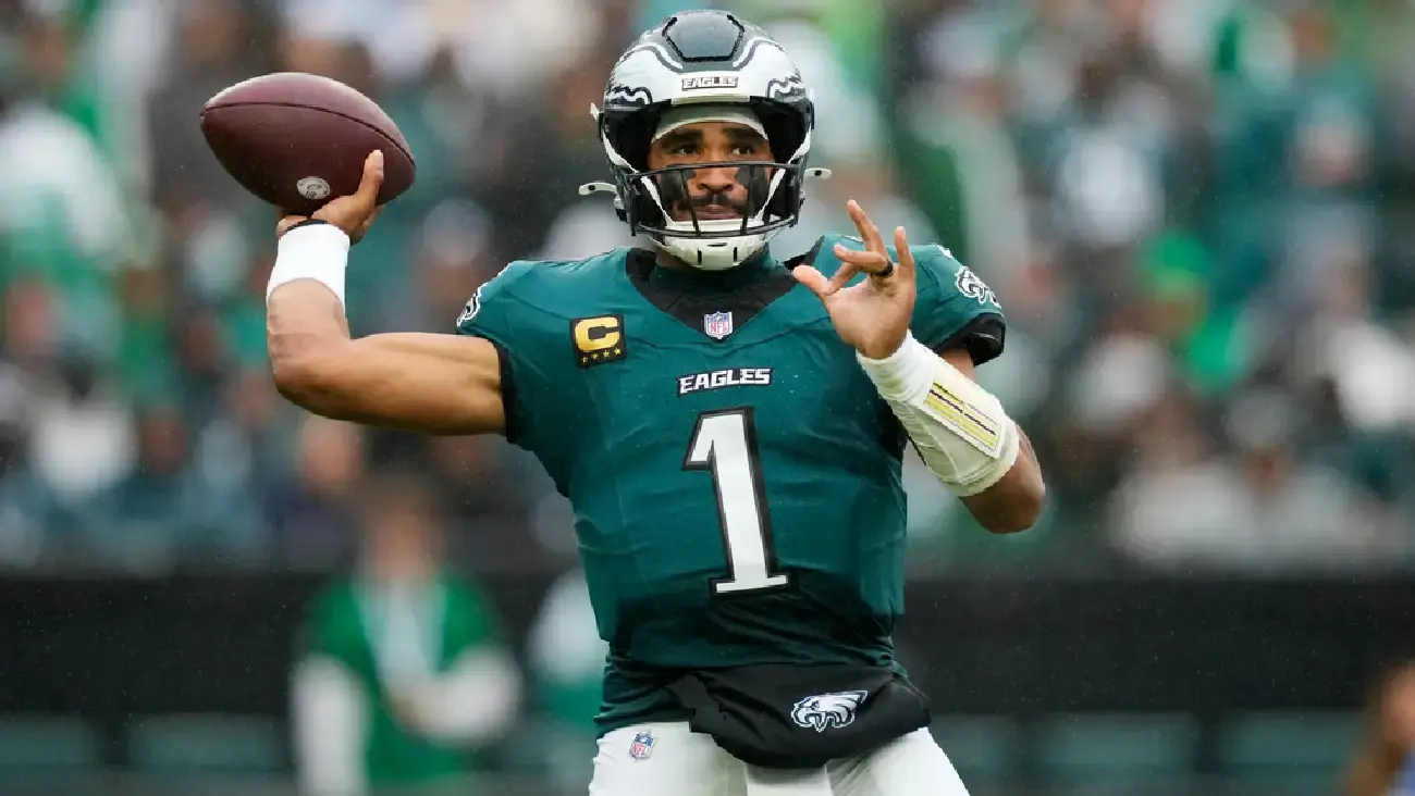 Jalen Hurts, mariscal de campo de los Philadelphia Eagles | AP