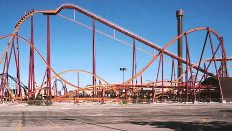Six Flags suspende atracciones tras muerte de visitante en una montaña rusa