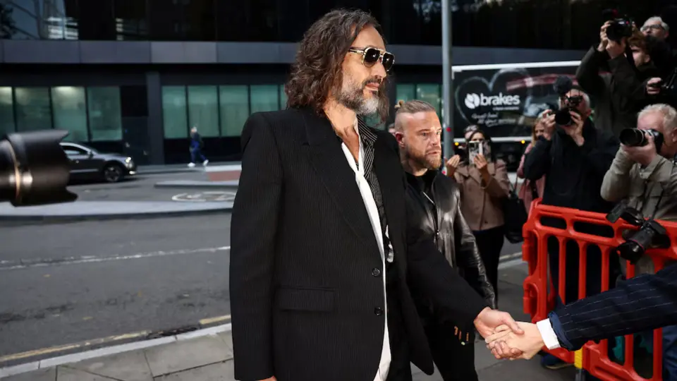 La fiscal Riel Karmy-Jones calificó al comediante británico como un presunto depredador sexual durante la presentación de los cargos en su contra / Reuters