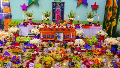 ¿Qué día llega cada difunto en Día de Muertos 2026 y qué poner en su ofrenda?