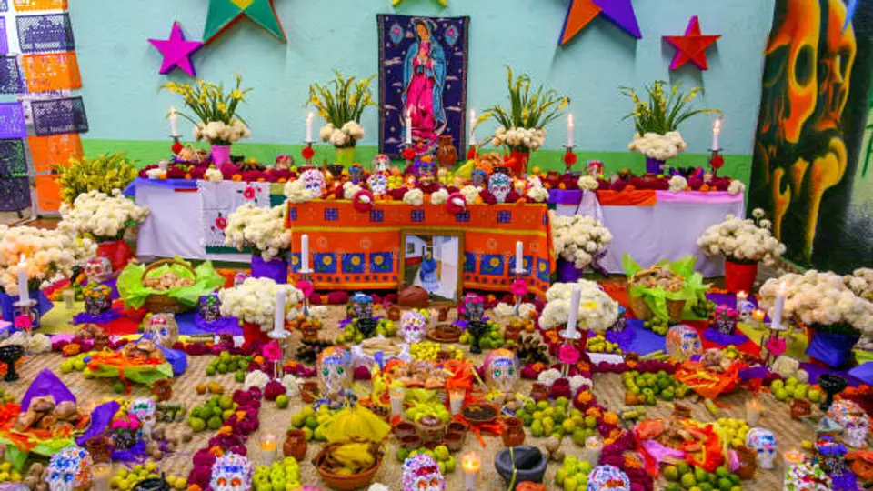 ¿Qué día llega cada difunto en Día de Muertos 2026 y qué poner en su ofrenda?