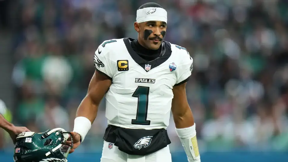 Jalen Hurts, mariscal de campo de los Philadelphia Eagles | AP