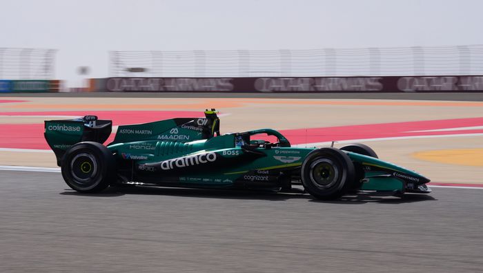 Fernando Alonso durante la pretemporada en Bahréin | AP