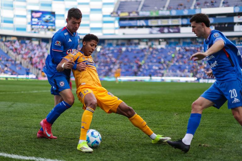 Se pelea con todo en el Cuauhtémoc | MexSport