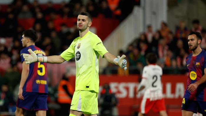 Joan García en lamento durante el partido de Barcelona ante Girona | AP