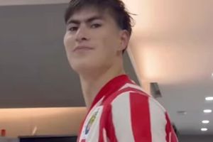 Armando González rinde homenaje a su padre con la histórica camiseta de Chivas