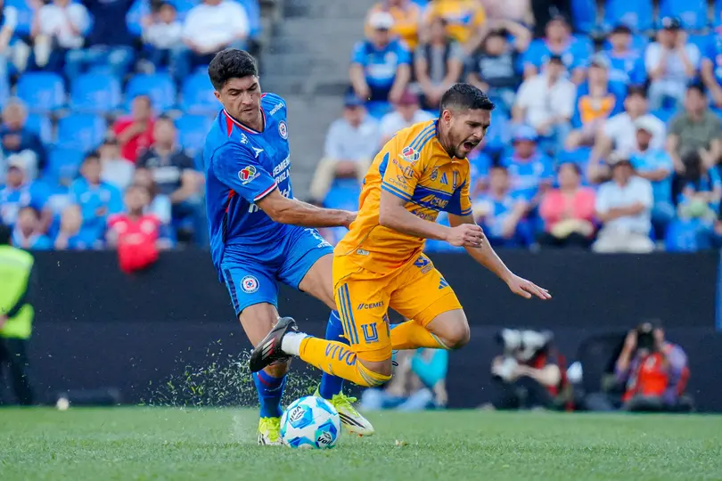 Nico Ibáñez en el Cruz Azul vs Tigres l IMAGO7