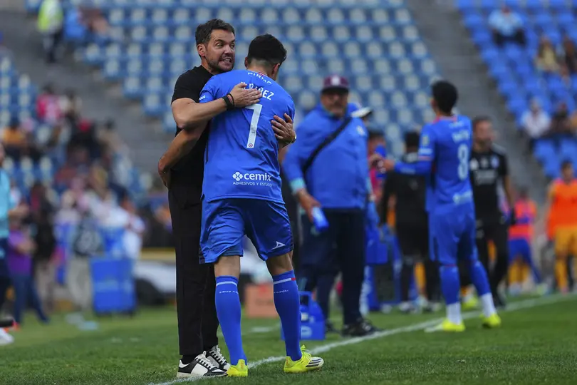 Nico Ibáñez celebrando con Larcamón l IMAGO7