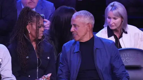 Michelle Obama y Barack Obama en el NBA All-Star Game | AP