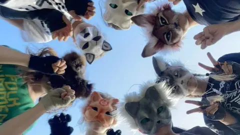 Los términos therians y furros se volvieron tendencia en TikTok e Instagram durante 2026./ RS