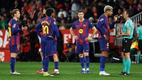 ¡Contra todo y contra todos! En Barcelona explotan contra el arbitraje, pero aseguran que ganarán LaLiga