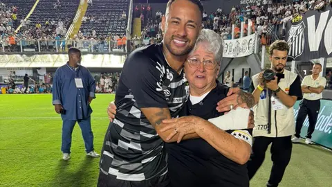Neymar con abuelita en la previa del juego de Santos FC l X:SantosFC