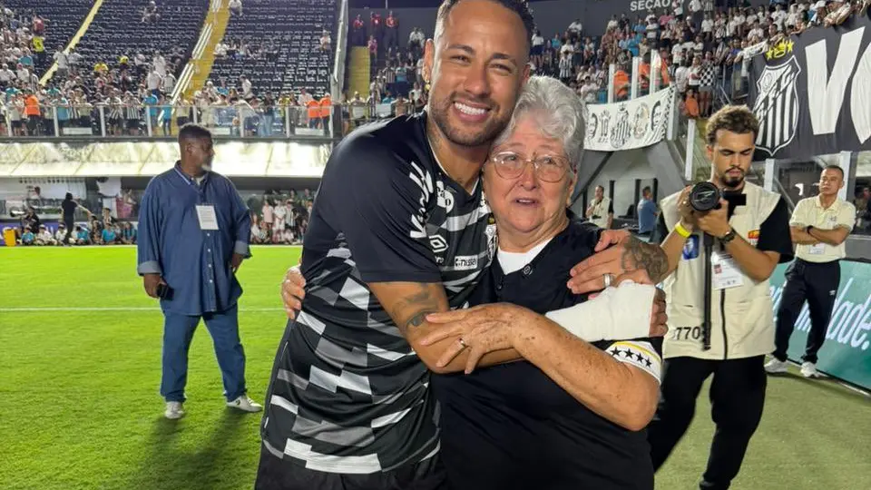Neymar con abuelita en la previa del juego de Santos FC l X:SantosFC