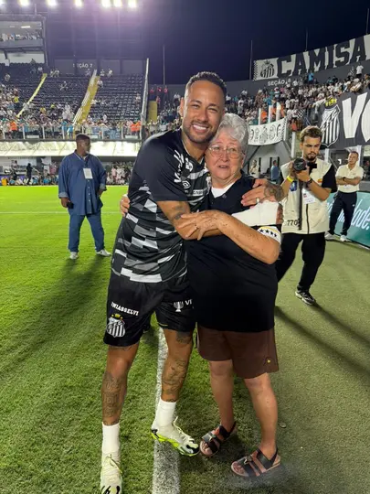 Neymar con abuelita en la previa del juego de Santos FC l X:SantosFC