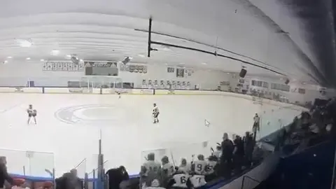 VIDEO: Tiroteo en partido escolar de hockey deja tres muertos en Rhode Island