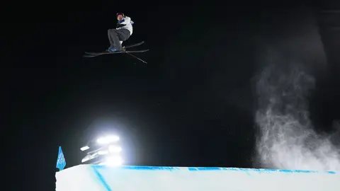 Finlandés que sufrió una fuerte caída de cabeza en Milano-Cortina 2026 logra mover sus extremidades