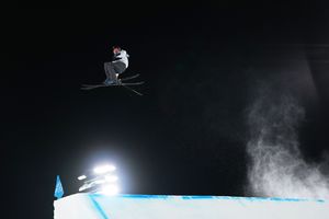 Finlandés que sufrió una fuerte caída de cabeza en Milano-Cortina 2026 logra mover sus extremidades