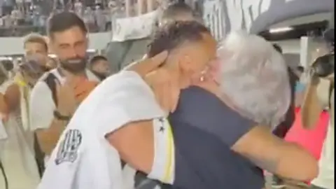 Neymar a al abuelita famosa l CAPTURA