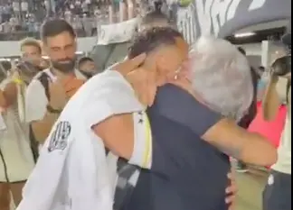 Neymar a al abuelita famosa l CAPTURA