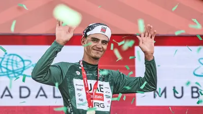 Isaac Del Toro se impone en la primera etapa del UAE Tour 2026