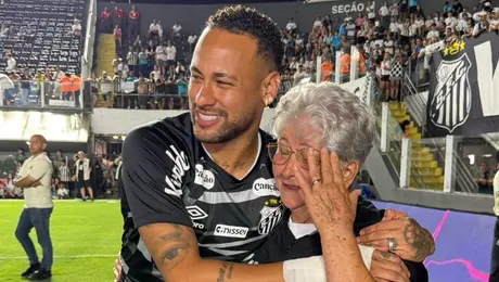 Neymar cumple sueño de abuelita en el futbol brasileño