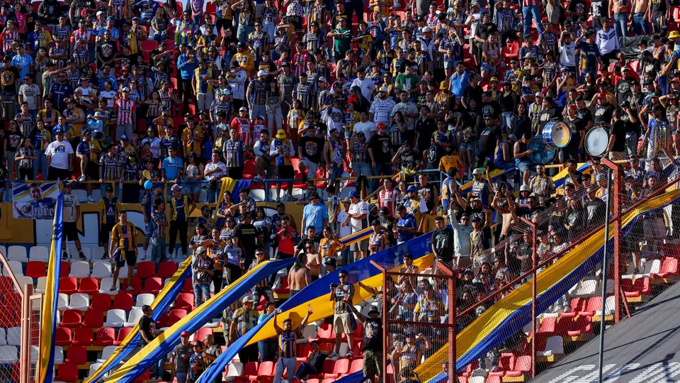 ¡Como en Coldplay! Captan infidelidad en pleno partido de Atlético San Luis