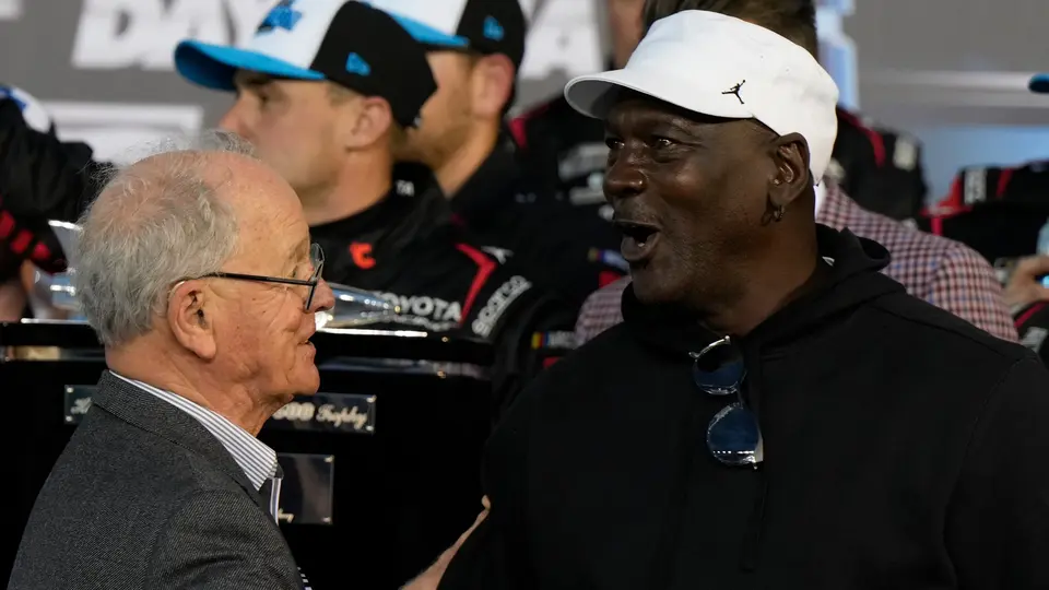 Michael Jordan se mostró contento por la victoria conseguida en NASCAR | AP