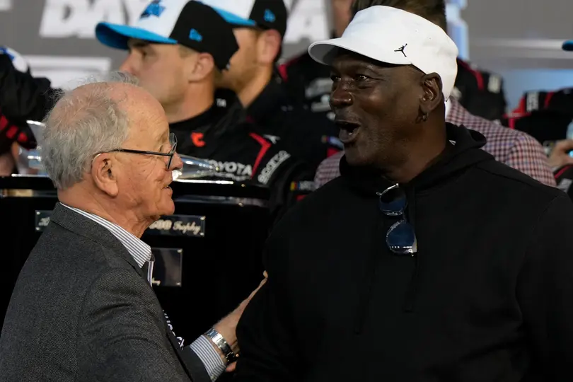 Michael Jordan se mostró contento por la victoria conseguida en NASCAR | AP
