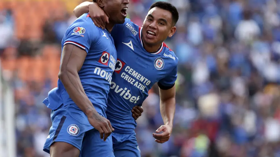 Willer Ditta y Charly Rodríguez festejan gol de Cruz Azul | IMAGO7