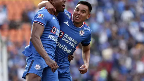 Willer Ditta y Charly Rodríguez festejan gol de Cruz Azul | IMAGO7