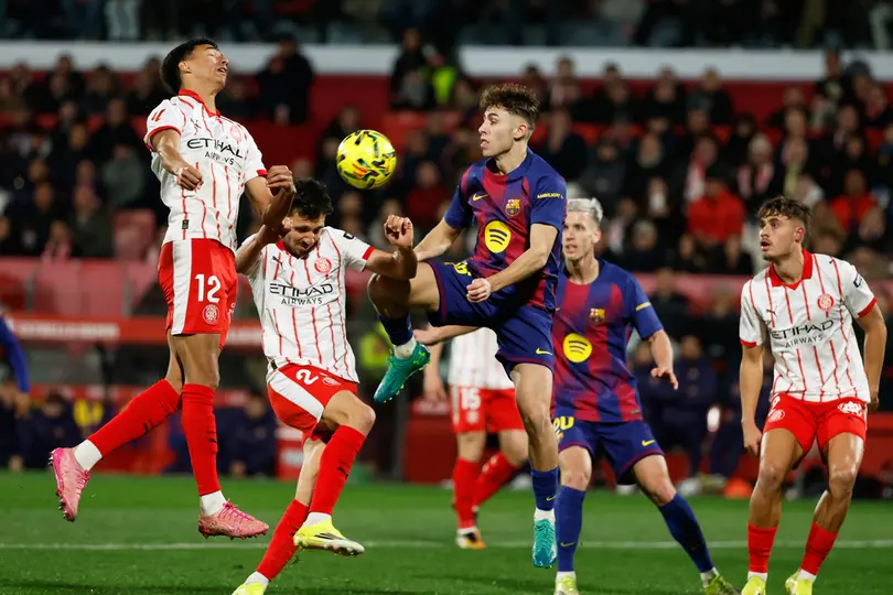Fermín López se enfrenta a Bryan Gil y Vitor Reis en el partido contra Girona | AP