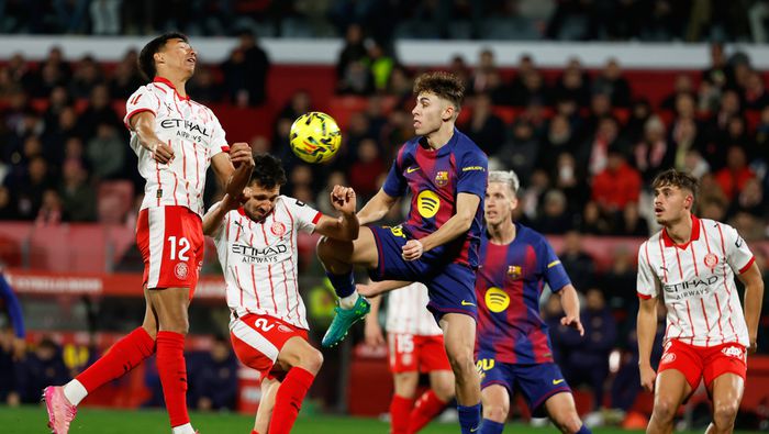 Fermín López se enfrenta a Bryan Gil y Vitor Reis en el partido contra Girona | AP