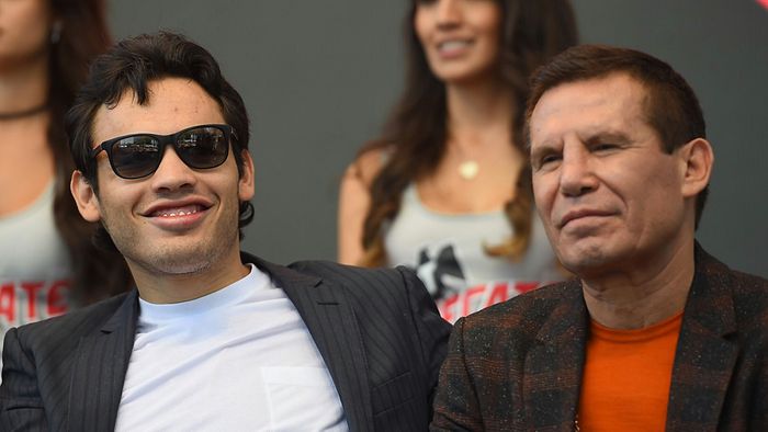 Julio César Chávez con su hijo Julio César Chávez Jr | MEXSPORT