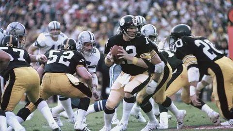 Terry Bradshaw, mariscal de campo de los Pittsburgh Steelers en los setentas | AP