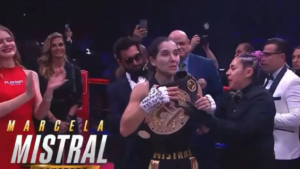 Marcela Mistral venció a Karely Ruiz en la última pelea de la noche/Ring Royale