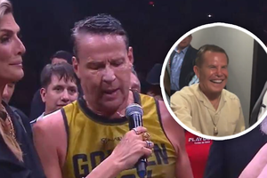 Alfredo Adame festeja con Julio César Chávez su victoria en Ring Royale